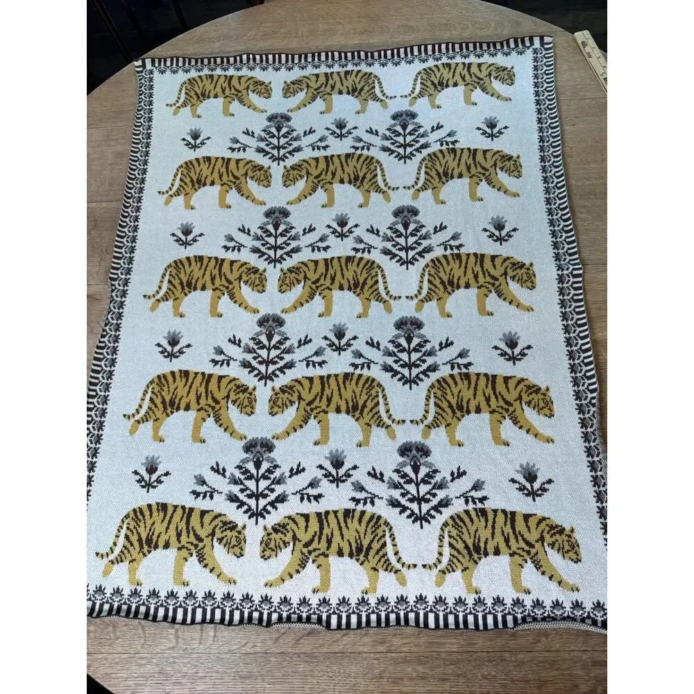 Creative Co-op NWT 32x40 Animal Blanket Tigers/Cream Brown Soft Plush Throw New